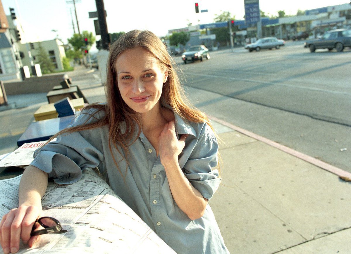yxakirves's tweet image. fiona apple photographed by jin ohashi, 1999
