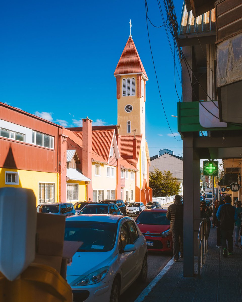 AustralisEXP's tweet image. ✨ Today we celebrate a milestone in the history of the southernmost city in the world ✨
On October 12, 1884, Ushuaia was officially founded, a place where untamed nature and Fuegian culture intertwine to create a unique identity.

📷: @kylekotajarvi