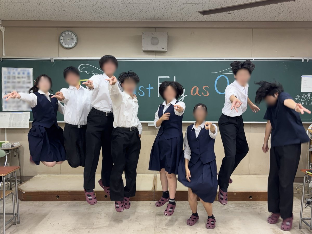 みなさんこんにちは♪木管八重奏です！
私たちが演奏する曲は、中村匡寿作曲「比翼の鳥」です！！
比翼の鳥とは、一つの目と一つの翼を持った雌雄の鳥が一体となった、中国の想像上の鳥のことです🇨🇳