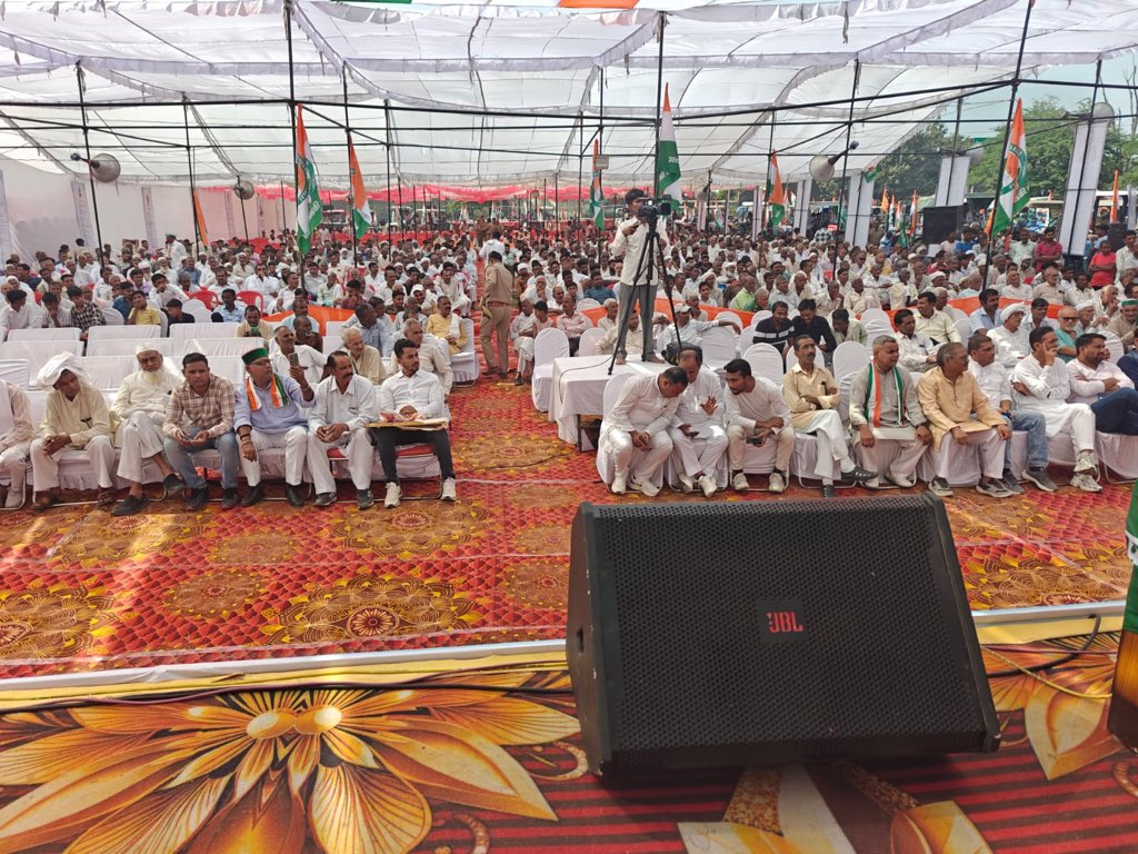 मुज़फ्फरनगर की धरती से “संघर्ष से समाधान तक” का संदेश!
कांग्रेस सदैव अन्नदाता के साथ खड़ी रही है और रहेगी।
किसानों के अधिकार, सम्मान और न्याय के लिए हमारी लड़ाई जारी है।

#किसान_अधिकार_सम्मेलन
#Muzaffarnagar #CongressWithFarmers #AjayRai

📍महर्षि शुक्रदेव इंटर कॉलेज,मुज़फ्फरनगर