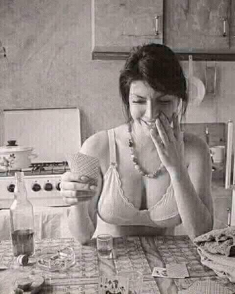 "كلمــا رأيــت صــدر جـارتي مـن دون حمــالات صـرخت بصـوت مــرتفــع تحيــا الحـريـة“

أعجبتني 🙂