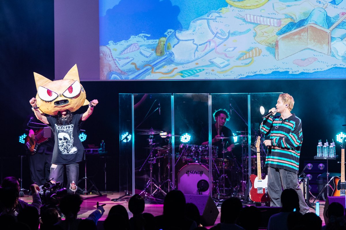 #ボカパ2025
本日のライブの写真をお届け⚡️
気合十分でのパフォーマンスで最高のスタートを切ってくれた3組🎸🎤
かっこいいですね…!!

かなりアツいライブになりました🔥

#伊根 #小ノ寺空/Δ #キツネリ