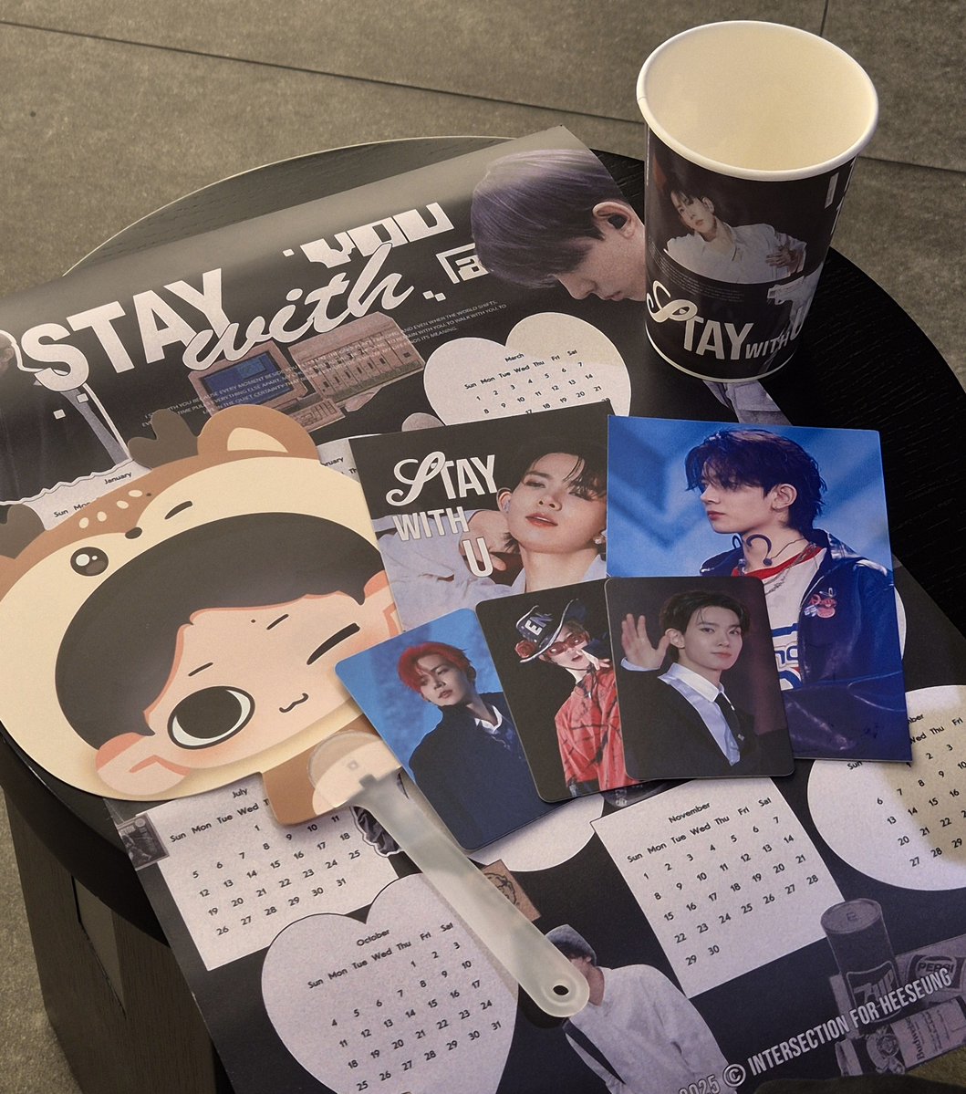 hongzzii_'s tweet image. 희승멍씅만두씅 진짜 귀엽다!!♡
음료 이름은 핑크희승레몬, 복숭아희승
그리구 오늘의 계산원은 솜희승🩷🩷
희승이로 가득한 너무 귀여운 카페—̳͟͞͞♡
#stay_with_heeseung