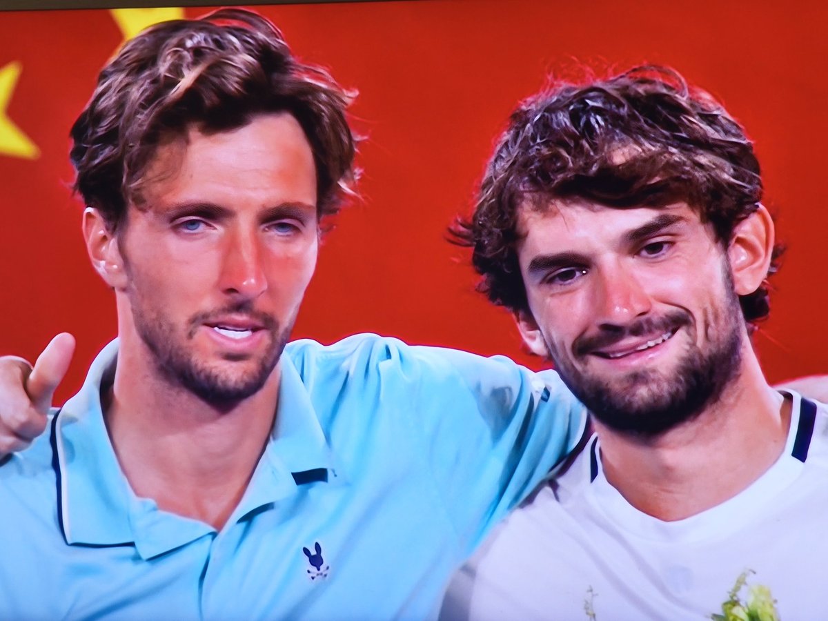 gaston4kd's tweet photo. What an incredible final at the ATP Shanghai! 🇨🇳🎾

I believe in values and family: 'Tomorrow there's 1 match and 2 winners,' as Rinderknech declared after the semifinals.

I believe in those who make things happen, like these dear cousins.

I believe in the humility and humbleness of those who say less and do more.

I believe Vacherot is here to stay. 💪

 #ATPShanghai #Tennis #Family #Underdog