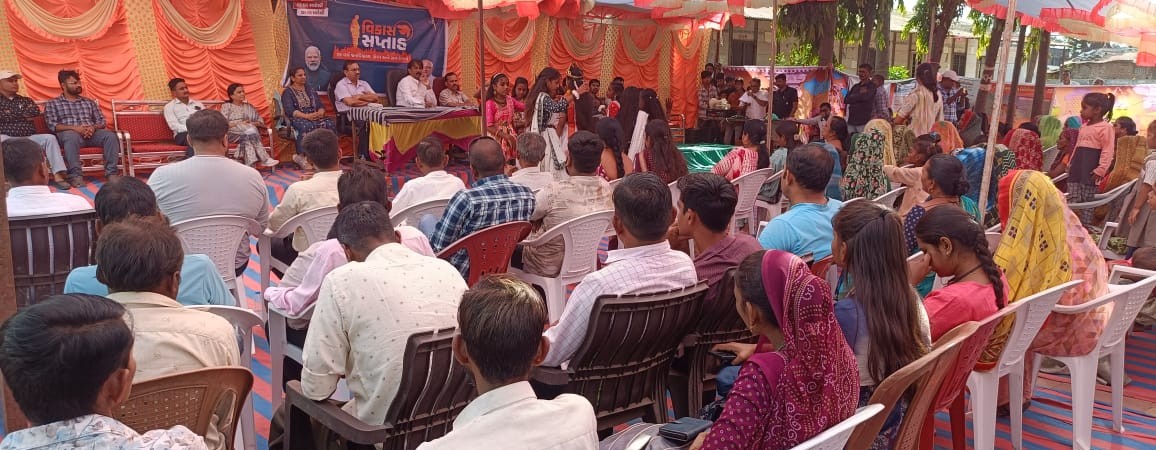 infokhedagog's tweet image. વિકાસ સપ્તાહ-૨૦૨૫: ઠાસરા તાલુકાના મલાઈ, વિંઝોલ, સીમલજ અને પાંડવણીયા ગામોમાં વિકાસરથ ભ્રમણ!

ધારાસભ્ય યોગેન્દ્રસિંહ પરમારની ઉપસ્થિતિમાં લાભાર્થીઓને વિવિધ યોજનાઓના લાભો આપવામાં આવ્યા અને વિકાસગાથાનો ઉત્સાહભર્યો આનંદ માણ્યો.
 
#VikasSaptah2025 #DevelopmentForAll #ThasraTaluka…