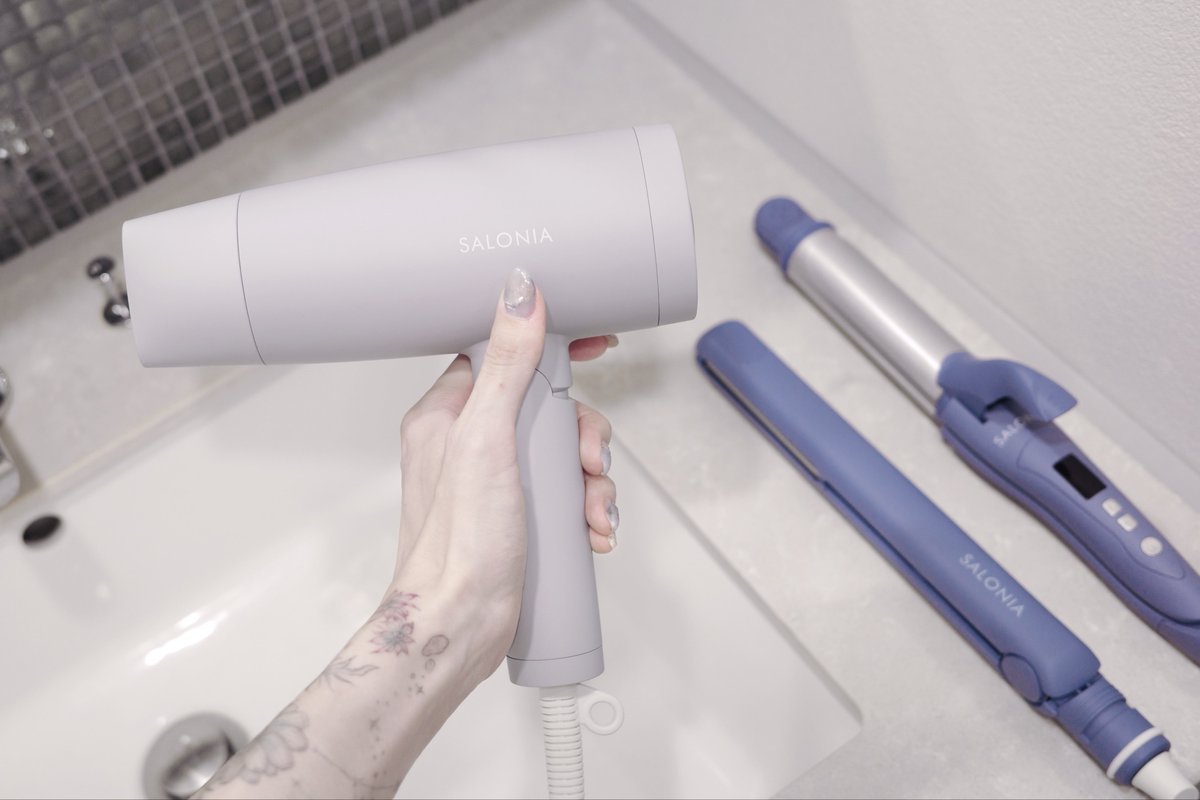 サロニアの秋冬限定 “サイレントカラー”。
静かで落ち着いた寒色…

私にとってのサイレントカラーは
自分の心の中に音もなく溶けていく ゆっくりと満たされていく 朝と夜の色です。

#PR 
#SALONIA 
#私のサイレントカラー