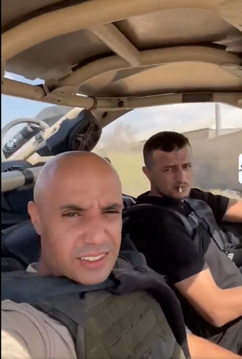 كان الخائن ياسر أبو شباب يلتقط الصور هو وعصابته وهم آمنون تماماً..
لا يتصورون أنه سيأتي اليوم الذي يُلتقطون فيه من الأزقة كالفئران..
تماماً كما كان جنود الفأر الهارب بشار يصورون أنفسهم وهم يعذبون الناس ولا يتصورون أنه سيأتي اليوم الذي يدفعون فيه الثمن..
تخلى الاhتلال عن أبو شباب