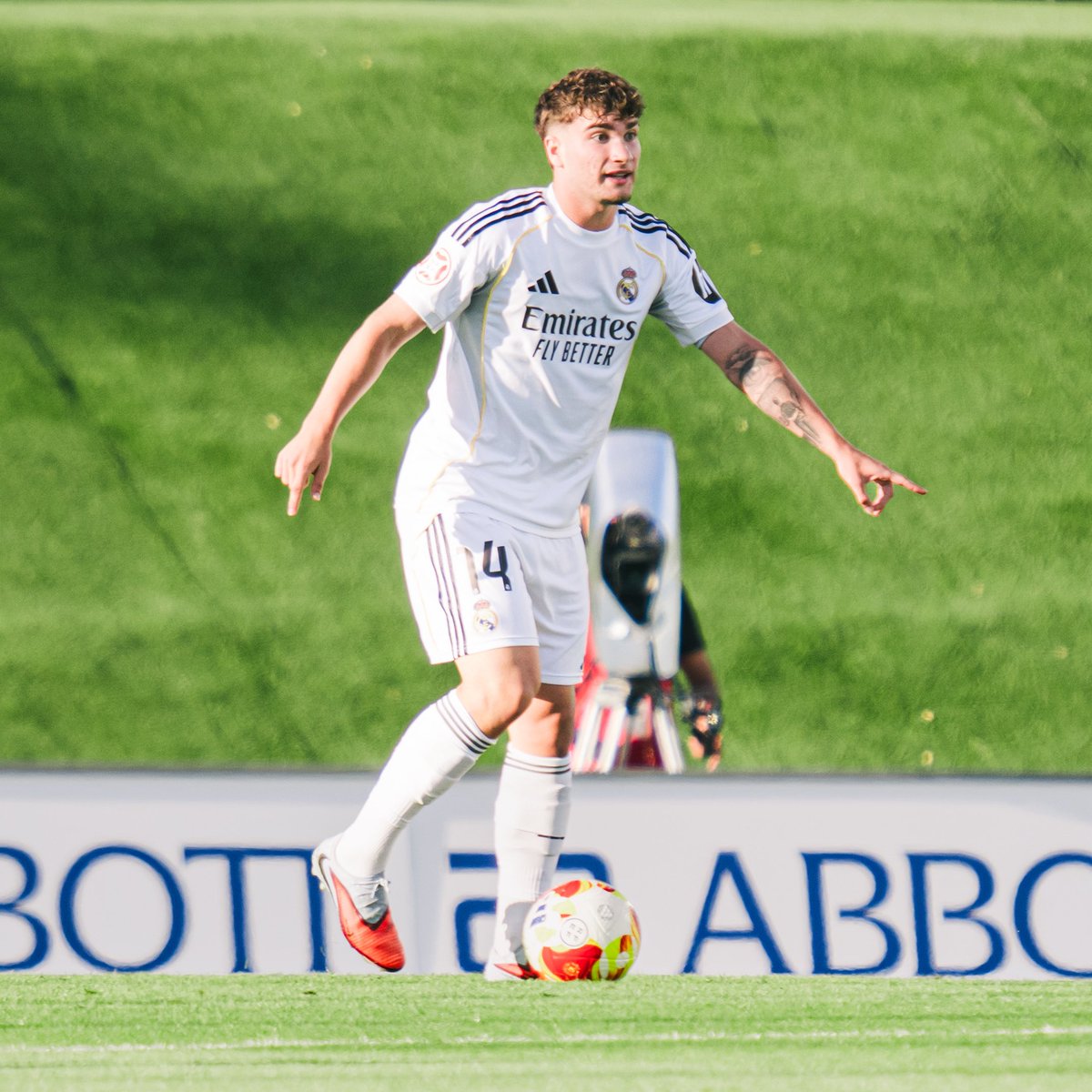 Jorge Cestero (19 | DM) has been incredibly impressive since pre-season. It honestly feels like he’s been playing for Castilla for years. He’s got real presence on the pitch and organises the team’s play with calmness and brilliance. He never panics, uses his body perfectly under