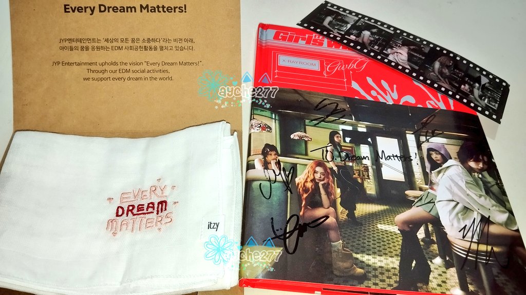 I never expected to have this but here it is my OT5 signed album 🥹
Thanks to JYP EDM 🫶🏻

#ITZY #MIDZY