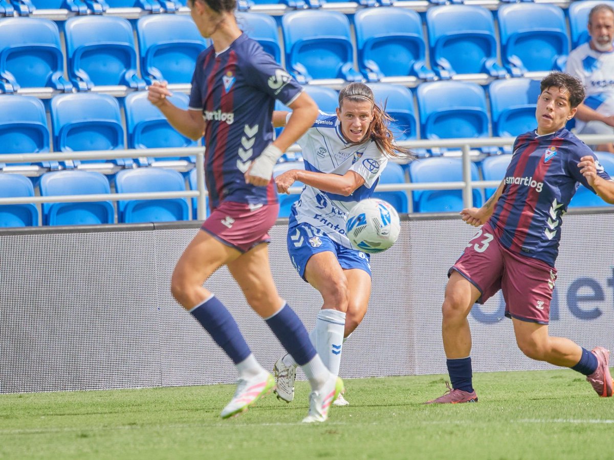 ⚽️ Final en el Heliodoro Rodríguez López <a href="/CDTFemenino/">Costa Adeje Tenerife</a> 0 <a href="/SDEibar/">SD Eibar</a> 1 

▪️Las blanquiazules no perdían de local desde el 13/04/2025. Fue en Adeje ante el <a href="/GranadaCF/">Granada CF ❤️⚪️</a> (1-2).

▪️En el Heliodoro no caían desde el sábado 15/03/2025. Fue ante el <a href="/FCBfemeni/">FC Barcelona Femení</a> (0-2). 

#LigaFMoeve