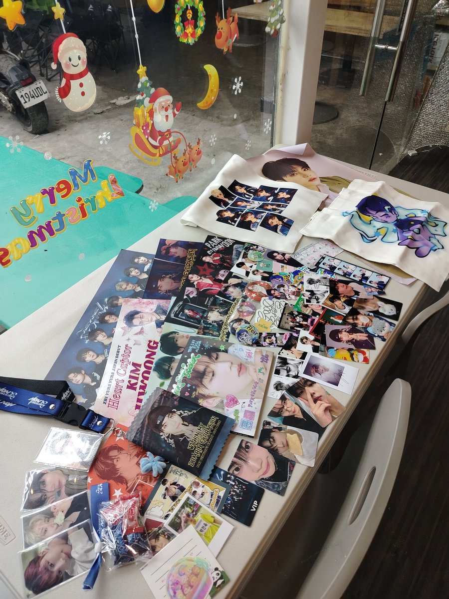 iwalyeunz's tweet photo. a year since I've been a zerose?! salamuch and congrats zb1ph for a successful event 🥹🥹 @ZB1_official keep your promise and visit manila again 🥺🥺
#OurZB1Moment #FanNightsAtAMManilaBay https://t.co/thvrnIoz3R