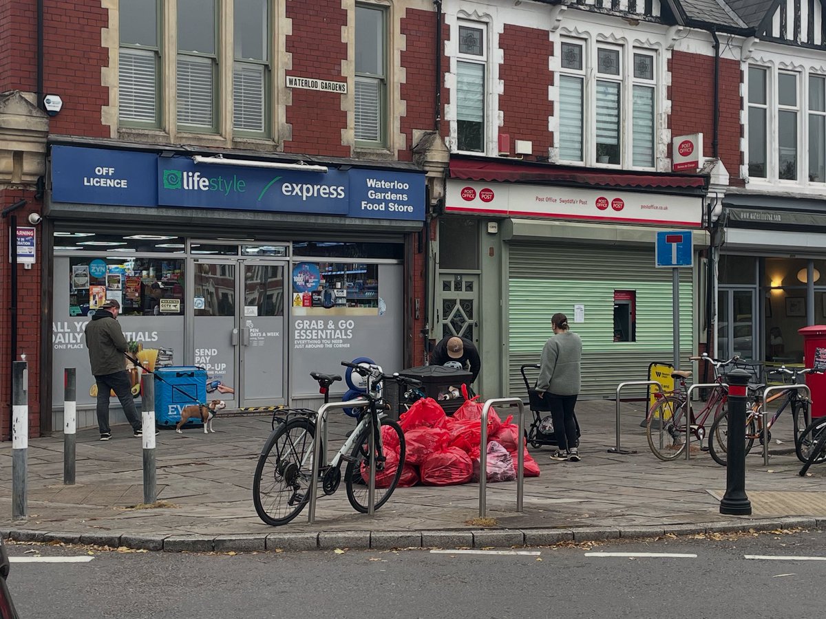 Excellent litter picking session today at our new meeting place. Drive thru red bag collection worked well! Lovely to see new volunteers -especially children- share with your school’s eco-team  to collaborate? Next pick same place. <a href="/marlboroughpri/">Marlborough Primary</a> <a href="/MarlboroughPTA/">Marlborough PTA</a> <a href="/stdavidscoll/">St David's College | Coleg Dewi Sant</a>