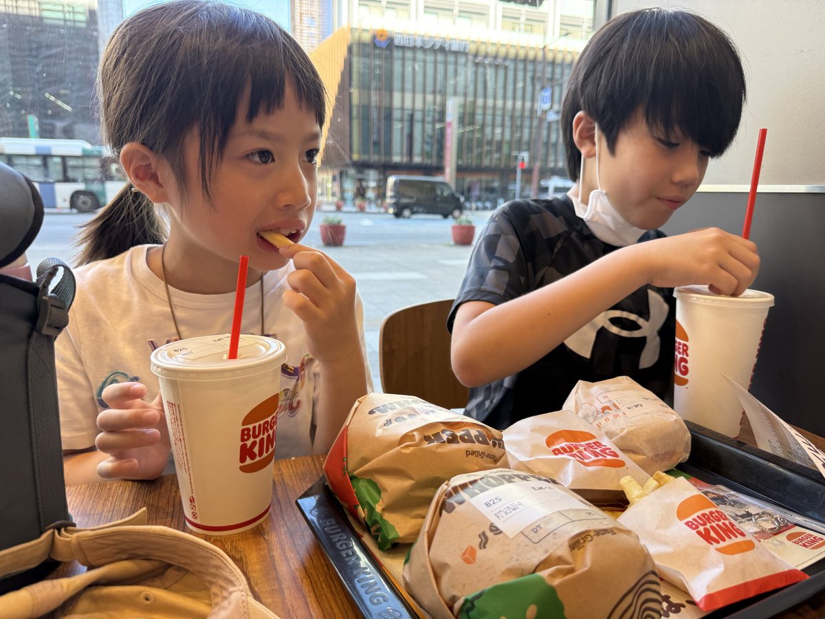 s_rk9j's tweet photo. 先日北九州で行われたTGCで子供がランウェイを歩く貴重な体験をさせていただきました感謝です🥲一生の思い出になりました https://t.co/9lJ9xhRTAS
