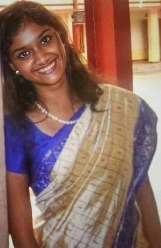 NameisWenkat's tweet image. POV : When you have money 🤟

U move from left to right.
She earned it &amp;amp; she is living her dream!
So Boys stop stalking girls &amp;amp; lets focus in making money (by fair means!)
#KeerthySuresh #keerthiSuresh #keerthiSuresh #Keerthy