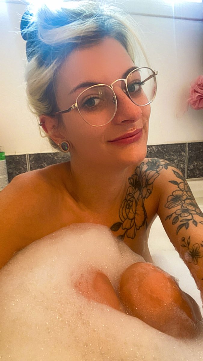 Aventurecouple tweet media