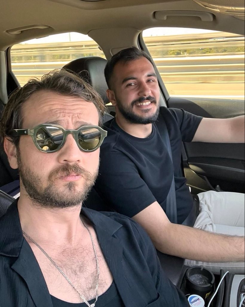 Selfie adam
Aras, yeni bir selfie ne zaman gelecek? Yoksa iPhone 17’yi mi bekliyorsun? 😄📱

 #ArasBulutIynemli