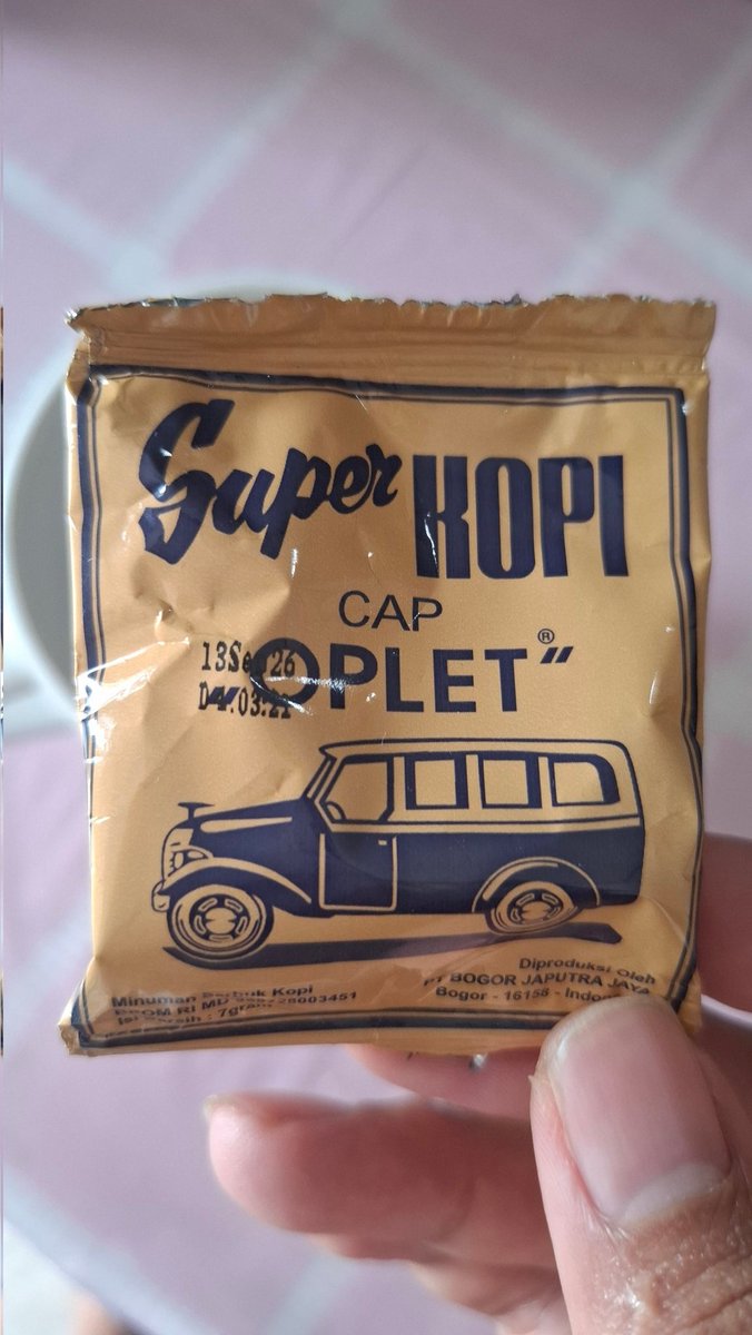 Coffee and drawing on sunday 🌞🌞🌞 (ps.watch out for you g.e.r.d)