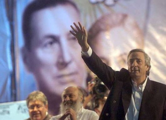 “Salgan y den una demostración de conciencia popular. No se queden esperando un milagro. Luchen, porque vienen por sus sueños y por el futuro de la Patria"

Néstor Kirchner 🇦🇷
