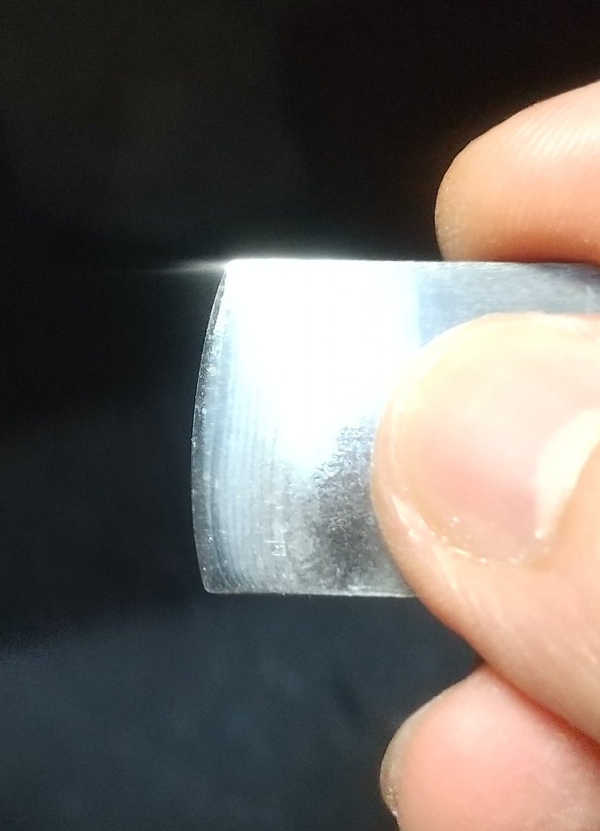 既に入手困難なんですが、この曲線タイプあきカンナ、こういう板中央