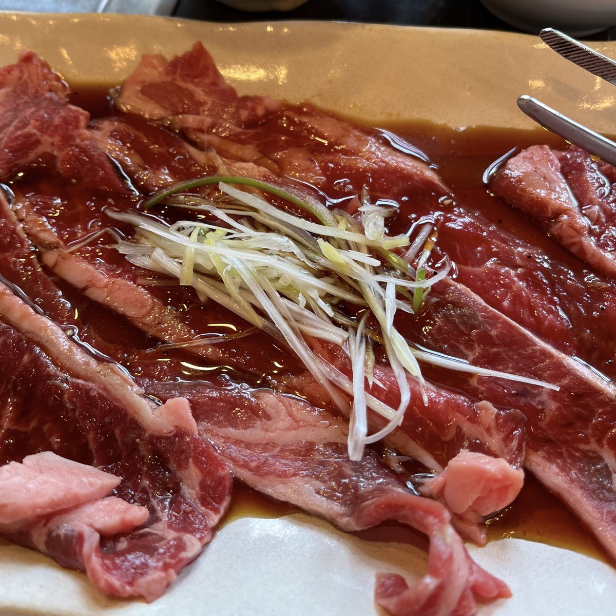 cookingwithdog's tweet photo. At a yakiniku restaurant I happened to find in Chiba City called “Akaushi-tei.” 🥩👩‍🍳😀 The savory aroma drifting outside raised my expectations ✨ The wagyu was sweet and tender, absolutely amazing! Careful not to overeat (lol). The rice, salad, and soup were also 👍 Now I see why it is so popular, I definitely want to go again!
千葉市で偶然見つけた焼肉レストラン「赤うし亭」
外まで漂う香ばしい匂いに期待高まる✨
和牛が甘い、柔らかい、最高！食べすぎ注意(笑)
ライス、サラダ、スープも👍
人気の理由に納得、また行きたい！