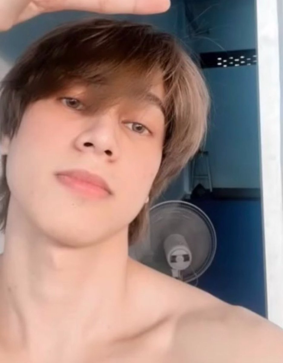 Liza_ferns's tweet image. Not Daddy accidentally posting his thirst traps that was meant only for his wife ... 

#Smart_csnp