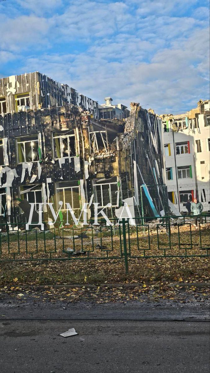 BohuslavskaKate's tweet photo. This was a lyceum in Chuhuiv, Kharkiv region. Russian destroyed it, injuring 5 people. https://t.co/eidttGX1uE