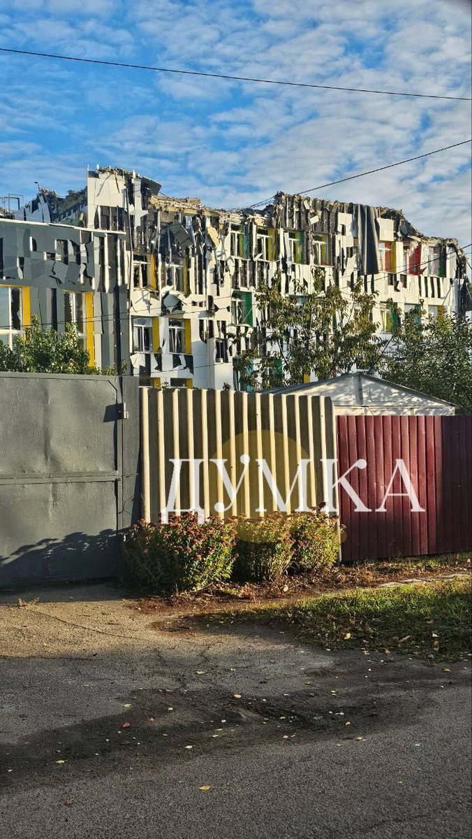 BohuslavskaKate's tweet photo. This was a lyceum in Chuhuiv, Kharkiv region. Russian destroyed it, injuring 5 people. https://t.co/eidttGX1uE