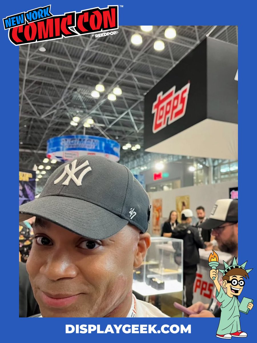 DisplayGeek's tweet image. Spotted at #NYCC 🤓 
#TOPPS booth looks sweet!
📸 @geekypeeples 
Be sure to tag @displaygeek in your con-selfies, hauls, cosplays, and more to be shared across our socials all con long! 🤳 Have a great #NYCC everyone! 🗽
#DisplayGeek #NewYorkComicCon #NYCC2025 #NYCC25
