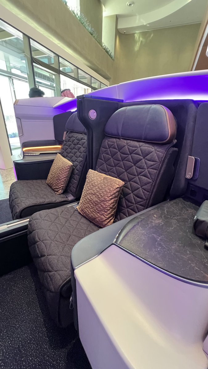 OthmanMiles's tweet photo. مقاعد طيران الرياض المرتقبة على طائرات الـ B787-9 🪻✈️

حين تلتقي الفخامة والرفاهية بالراحة ✨

درجات السفر وتوزيع المقاعد سيجون  كالتالي:
▫️السياحية 3-3-3 (223 مقعد)
▫️السياحية الممتازة 3-2-3 (39 مقعد)
▫️الأعمال 1-2-1 (24 مقعد)
▫️الأعمال إيليت 1-2-1 (4 مقاعد)

@RiyadhAir https://t.co/iFTS3hagad