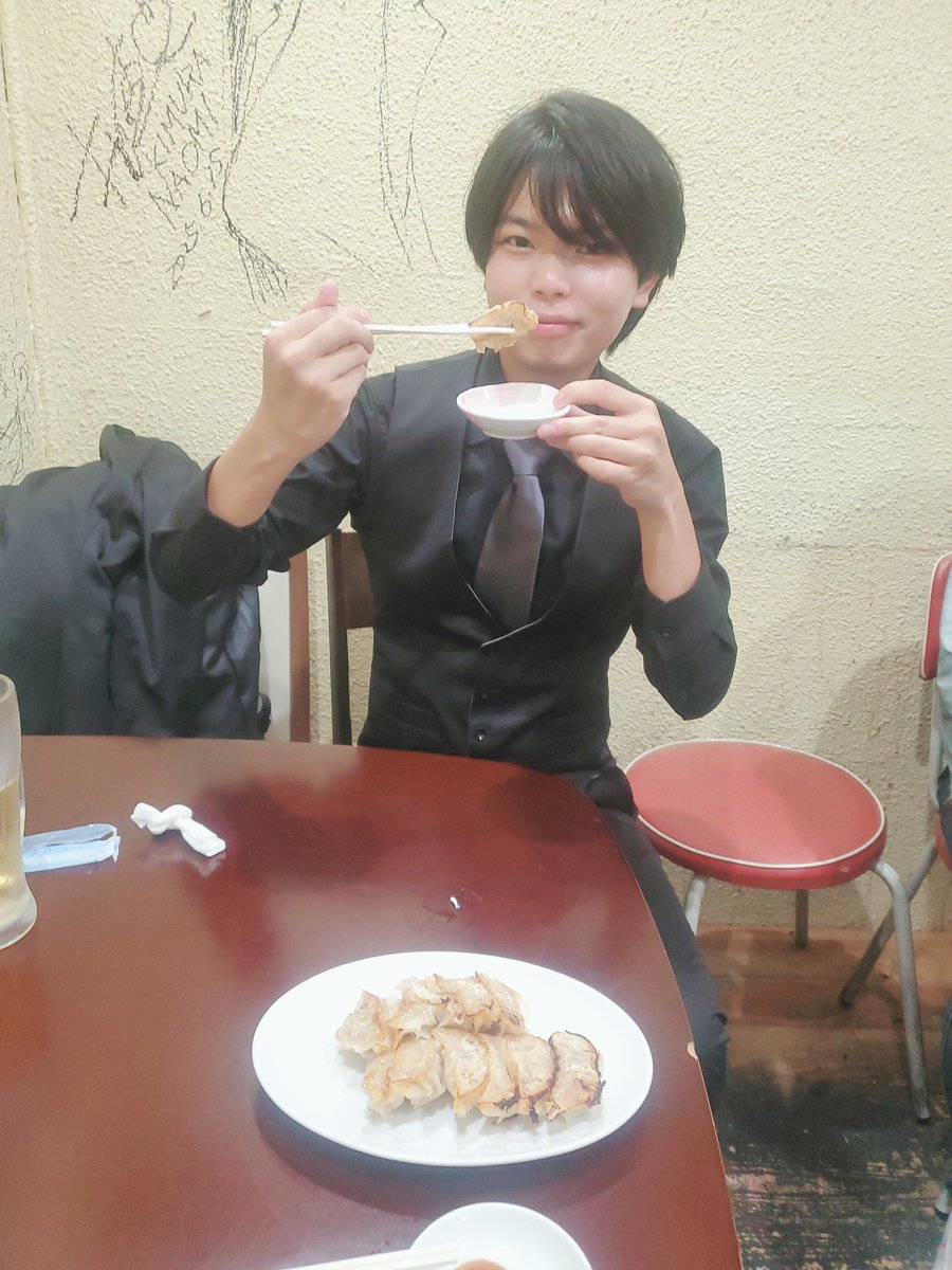 aichi_career's tweet image. 突破しました!!
本当にきつかったですが素直に嬉しいです(^O^)
今はれんくんに新世界?通天閣?まで連れてきてもらって一杯やってます!
しかしれんくんイケメンだっ!!
