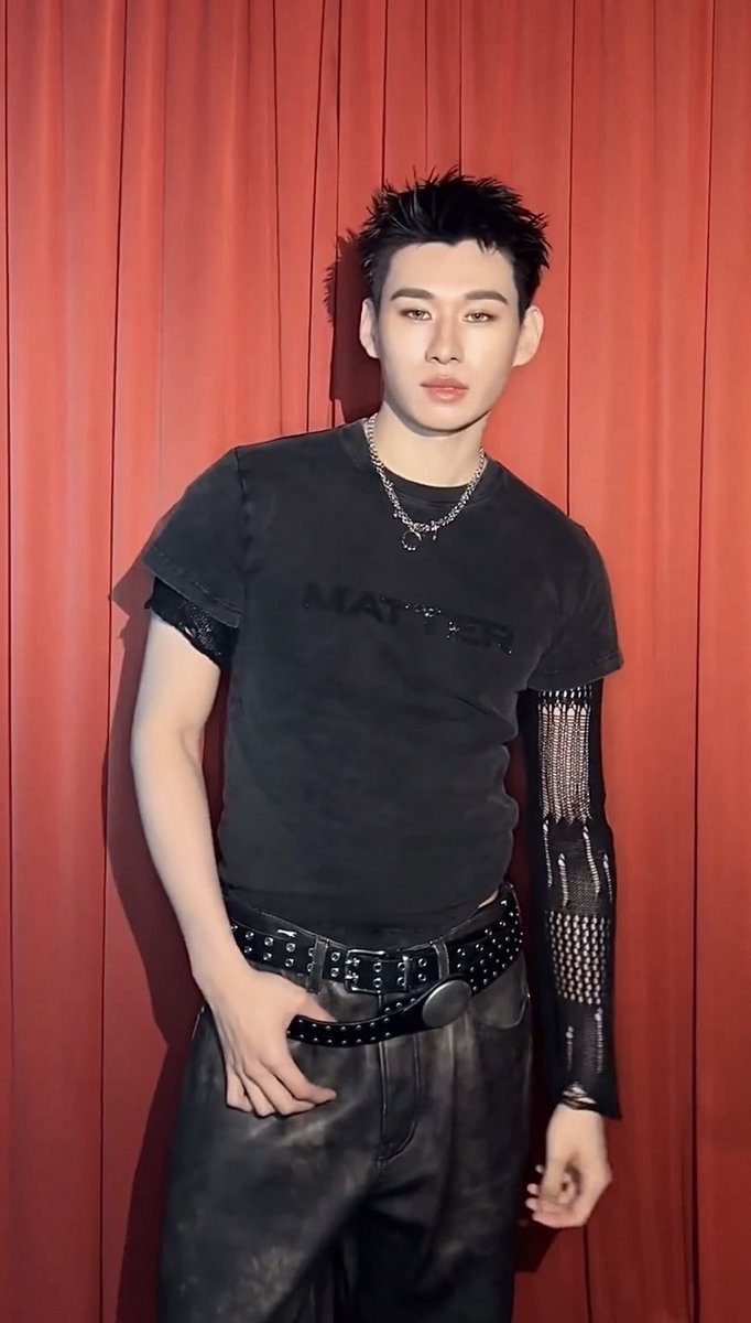 Me_Oilly's tweet image. โหหห พี่จูลุคนี้แบบหล่ออินเตอร์มาก 😭

#NOWFESTxATLAS
#JuniorATLAS