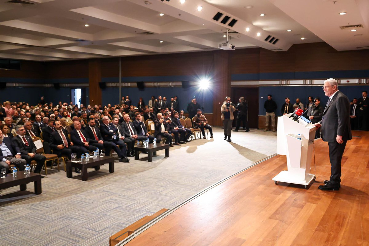 Milliyetçi Kongre Derneği’nin 3. Büyük Kongresi’nde, milletin yükünü kendi omuzlarında hissedenlerle buluştuk.

Türk Milliyetçiliğinin dününü, bugününü ve yarınını konuştuk.

Bu anlamlı kongreye emek veren başta Genel Başkan Sayın Aykutalp Arıcı’ya, katkı sunan değerli