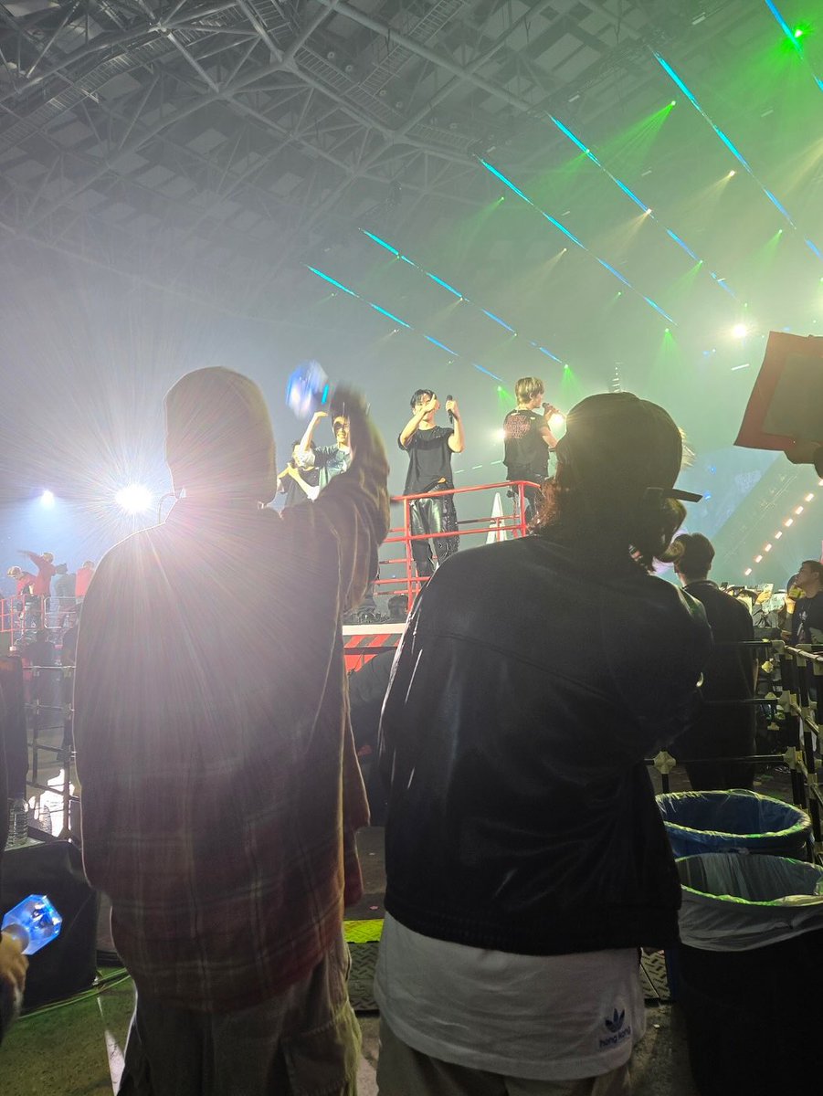 iksanpjw's tweet image. WINNER Yoon update with TREASURE #트레저 

“When I first saw you, I saw some shortcomings as your seniors, but now, throughout the performance, all I can say is that you did a great job and you’re amazing. You worked hard, and I did too, running (around). 😂 Don&apos;t get hurt on the…