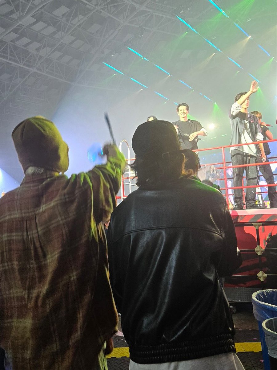 iksanpjw's tweet image. WINNER Yoon update with TREASURE #트레저 

“When I first saw you, I saw some shortcomings as your seniors, but now, throughout the performance, all I can say is that you did a great job and you’re amazing. You worked hard, and I did too, running (around). 😂 Don&apos;t get hurt on the…