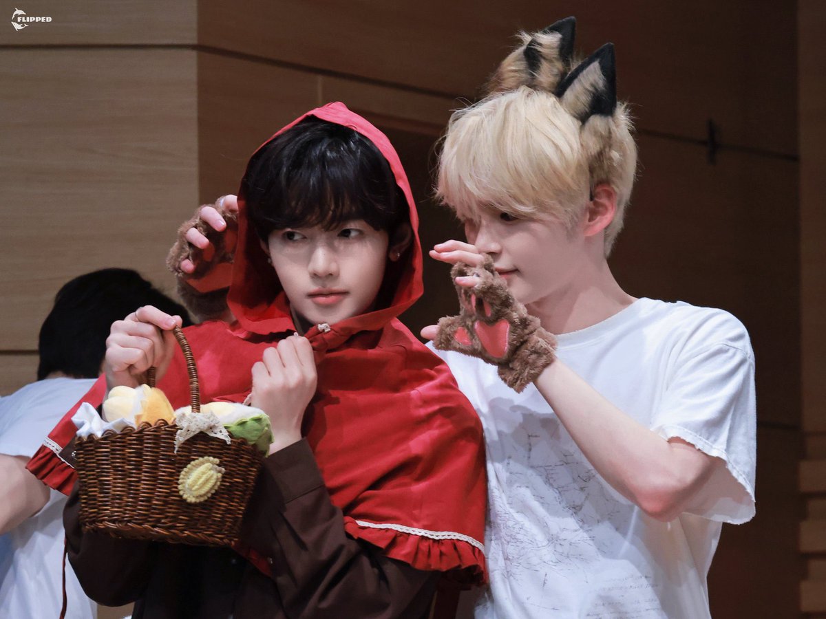 little red riding hood with a basket full of durian😭😭😭