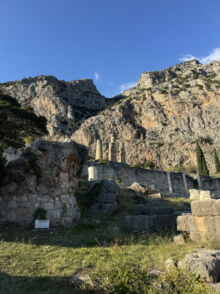 whyforgodssake's tweet image. Thank you @costofglory, @ClassicalSoc, @mitchcastanet (I would tag many more people if I had their names), it was a great week reflecting upon the classics, debating and enjoying the sites of immeasurable ancient greatness with you! I will write about this invigorating experience…