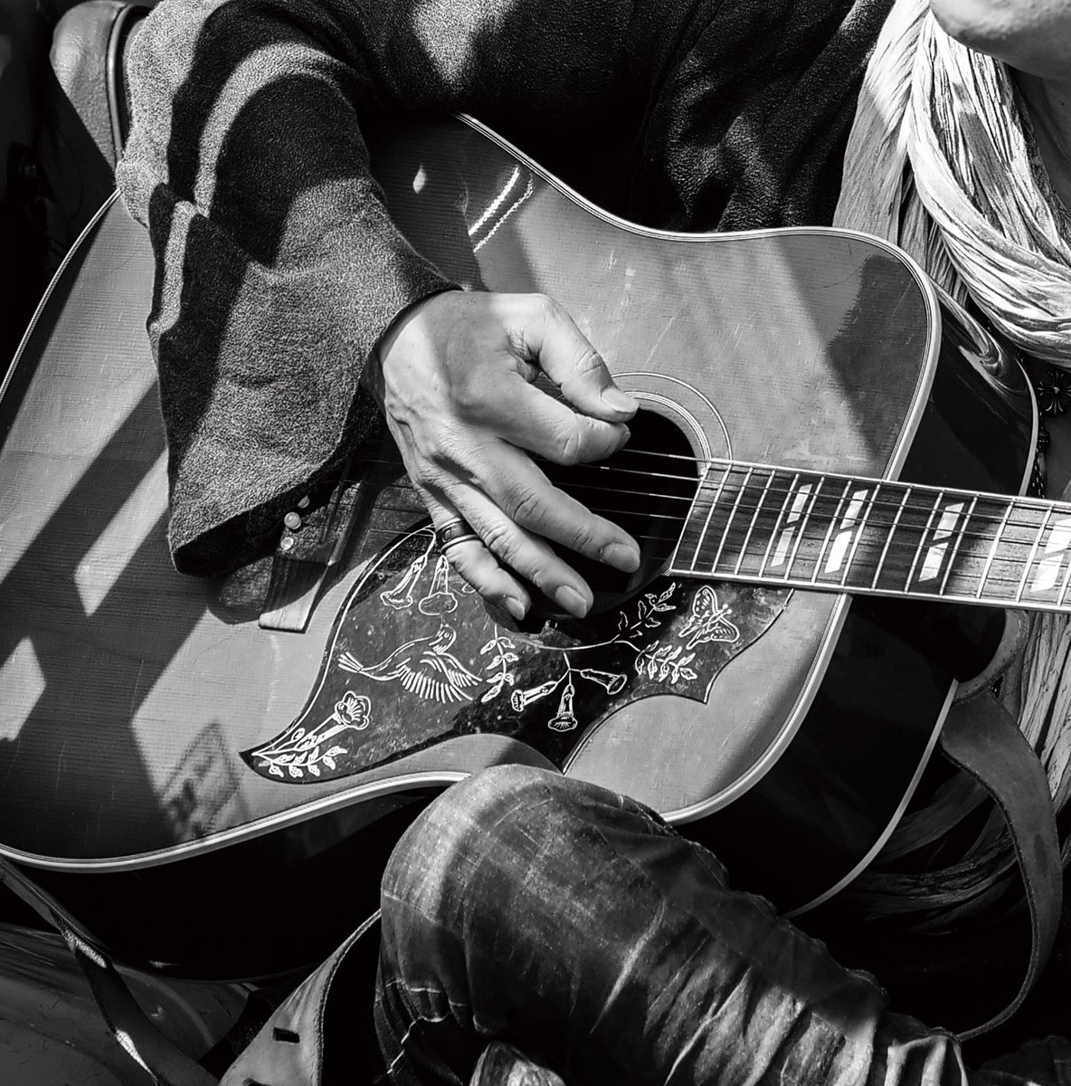 moritomo_arashi's tweet image. OH BOY──
小さな手のひらに、いっぱいの夢をかかえて。

OH BOY──
君が思うがまま、
自由に、生きてほしい。

まっすぐで不器用でもいい。
転んでも、泣いてもいい。
君の人生は、君の歌であってほしい。

君が“自由”だと感じる瞬間は、どんな時？

#369日Diary #OHBOY #夢 #自由 #愛 #OH BOY