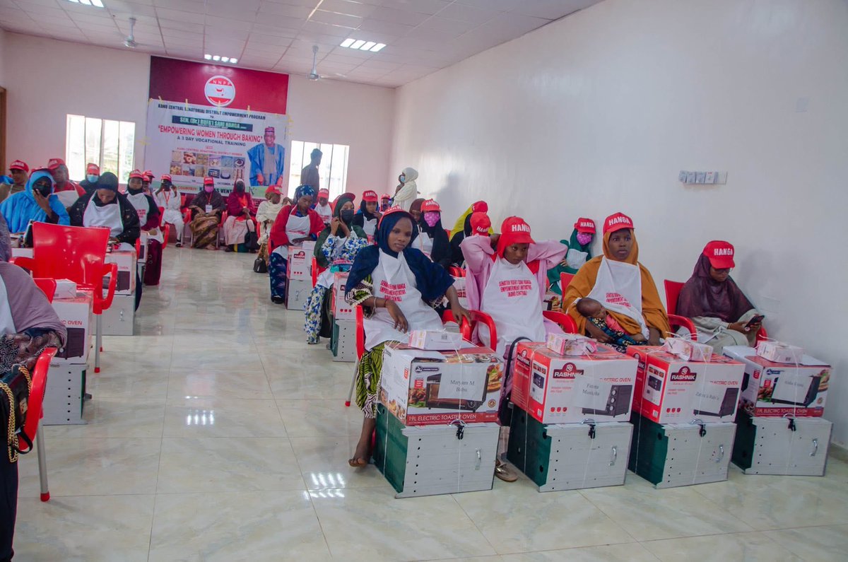Sen. Rufa’i Hanga Empowers women skill Acquisition initiative 

#Kwankwasiyyatwitterloyalist.