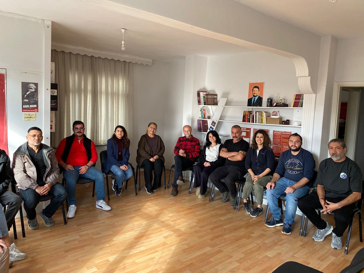 Küçükçekmece ilçe örgütü olarak aylık çalışmalarımızı değerlendirdiğimiz toplantımızı gerçekleştirdik. Mücadelemiz memleket mücadelesi, kimse yoksa TİP var, gel kardeşim. Gücümüze güç ver, kazanacağımız bir memleket var!!!
#tip
#tipistanbul
#küçükçekmece