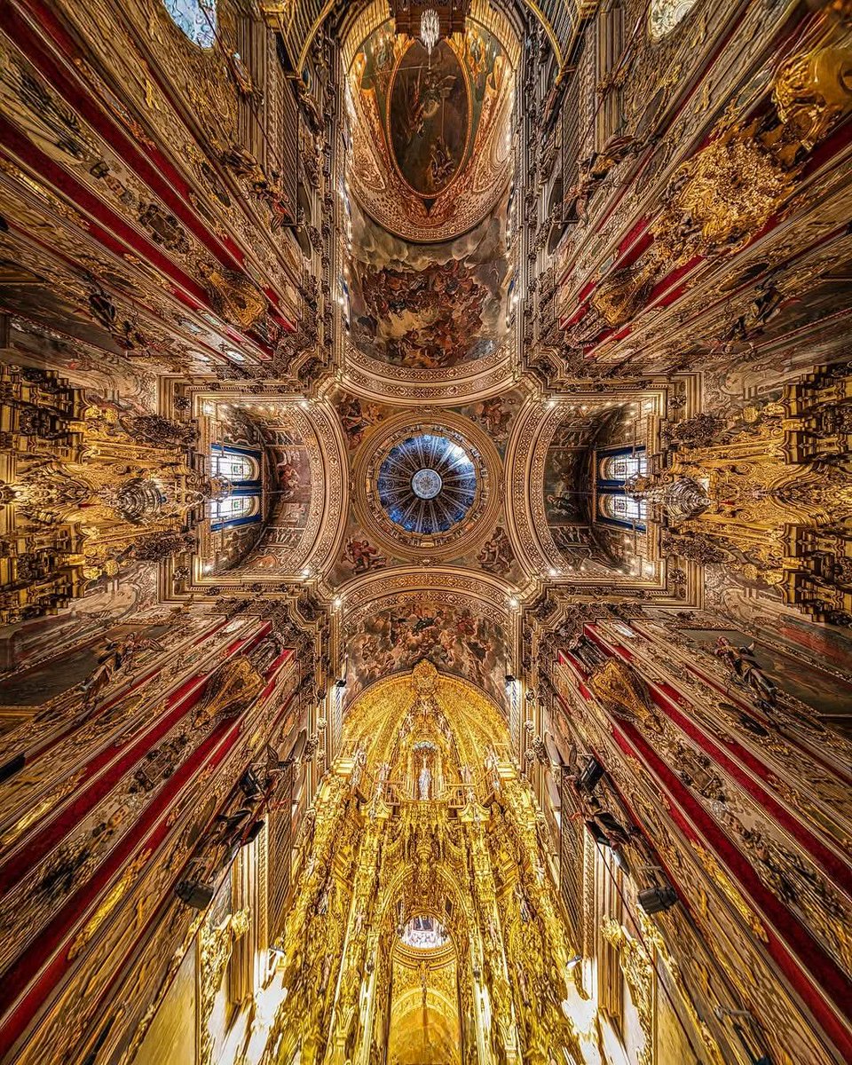 The Basílica de San Juan de Dios is an 18th-century Baroque church located in Granada, Spain. Built between 1737 and 1759.