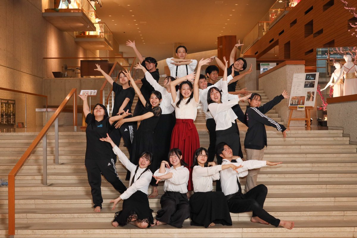 青春舞台2025ご覧いただきありがとうございました！！
この放送をもって、私たちの『愛を語らない』は本当に終わりを迎えました…！
沢山の思い出が詰まった1年間でした✨✨

そして、新国立劇場公演で撮っていただいたお写真を公開します！📸✨
#青春舞台2025
#愛を語らない