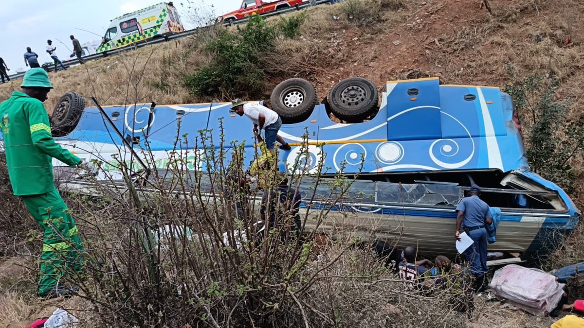 _ArriveAlive's tweet image. Road closure after a bus crash on the N1 North near Ingwe Lodge, Musina

tinyurl.com/26r48p98

#ArriveAlive #BusCrash @TransportLimCom  @Dotransport  @TrafficRTMC