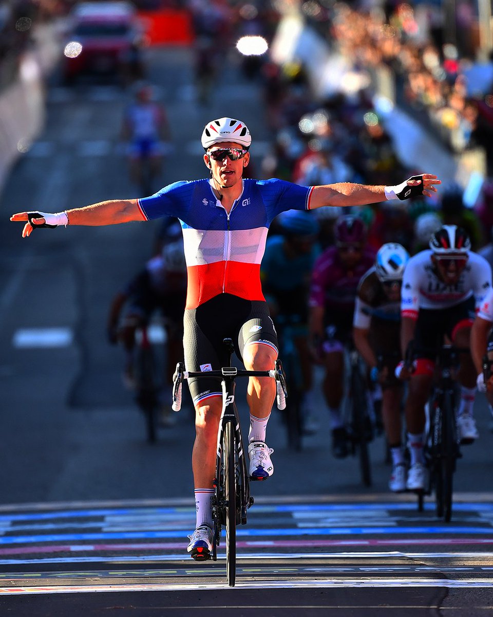 12 saisons. 93 victoires.
Des trois titres de Champion de France au Tour d’Italie et ses maillots cyclamens, en passant par Milan–Sanremo et deux succès sur le Tour de France.
Une carrière exceptionnelle s’achève aujourd’hui sur Paris–Tours.

Merci pour toutes ces émotions, Nono.