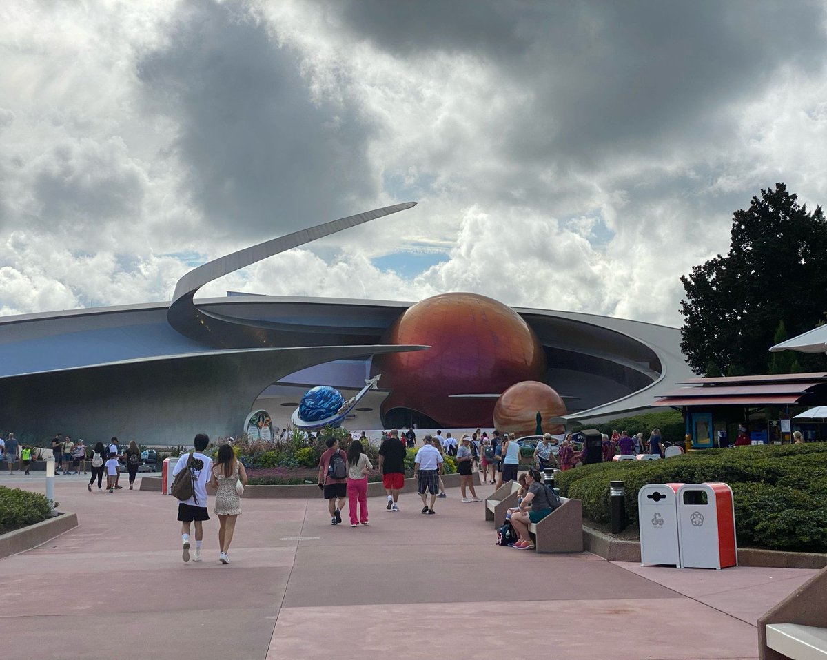 HiddenMicks_Net's tweet image. Hidden Mickey clue

Hidden Mickey clue °o°

Stay focused as you land on Mars when journeying on Mission:SPACE

You might just spot something

🏰 Hidden Micks is the app that every Disney theme park fan needs

⬇️ Download now from the Apple App Store

#disneyland
#disneyworld…
