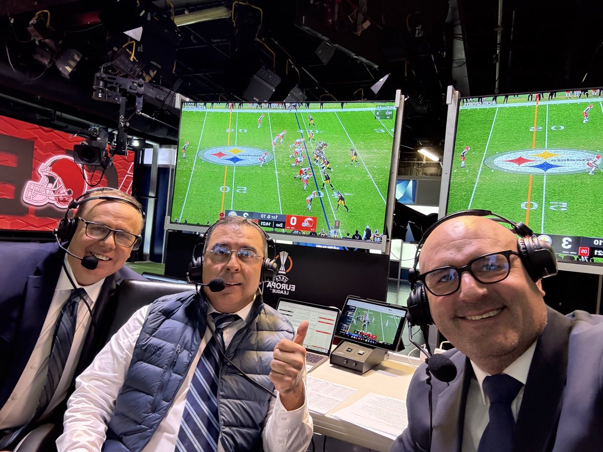 Carlos Rosado (@carlosrosadov) on Twitter photo Compartan sus fotos en nuestra cuenta <a href="/FOXImpactoNFL/">FOX Impacto NFL</a> con el HT #FoxImpactoNFL
🏈 Browns vs Steelers
<a href="/alexcorrea11/">Alejandro Correa🎙🏈</a> <a href="/ErnestoDelValle/">ERNESTO DEL VALLE 🇲🇽🇺🇸</a> Compartan sus fotos en nuestra cuenta <a href="/FOXImpactoNFL/">FOX Impacto NFL</a> con el HT #FoxImpactoNFL
🏈 Browns vs Steelers
<a href="/alexcorrea11/">Alejandro Correa🎙🏈</a> <a href="/ErnestoDelValle/">ERNESTO DEL VALLE 🇲🇽🇺🇸</a>