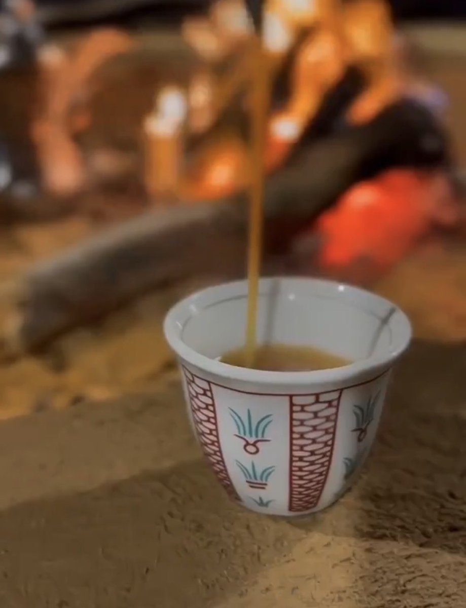 &lt;انتي بالذات &gt;
#مساء_الخير
تعالي نتقهوى من الشوق فنجان
وأسقي خفوقي من حكاياك دله 
ودي اعيشك كيف وجنون وإدمان
وأحيا معك لحظه من العمر كله.
 #قصيده__اعجبتك