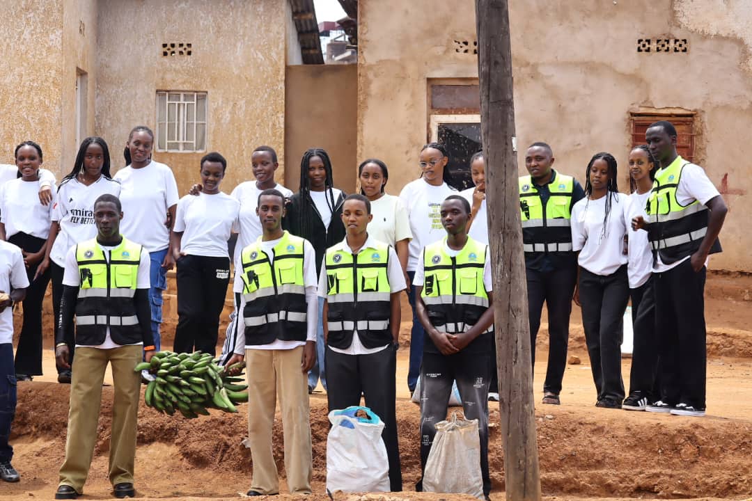RYVCP_Rusororo's tweet photo. Uyu munsi urubyiruko rwabakorerabushake twasuye nyogokuru wacu utishoboye utuye mukagali ka nyagahinga
Ibikorwa by'urukundo biturange nkurubyiruko kuko dufite isoko tuvomaho #pk 
#umuturagekwisonga
@CityofKigali
@Kgl_Yvolunteers @RwandaYouthVol1 @RYVCP_Gasabo 
@SectorRusororo https://t.co/zgA3mKXq6N
