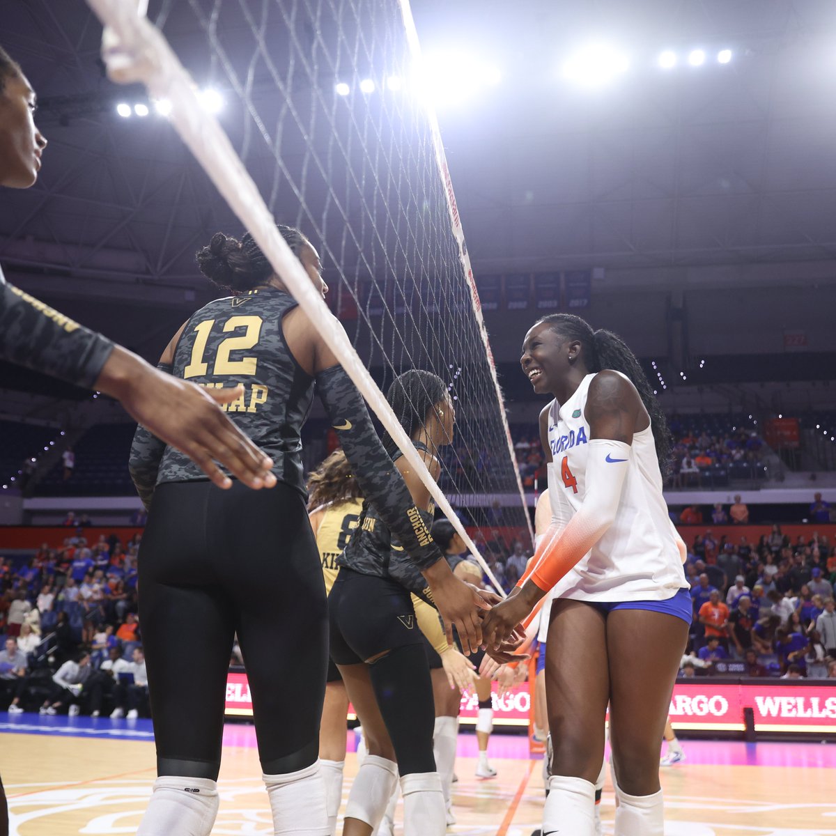 GatorsVB's tweet image. welcome to GNV @VandyVolleyball 🤝