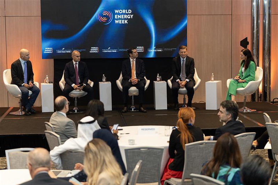 rherrerap001's tweet image. Agradecido de participar en el #WorldEnergyWeek – Panamá 2025 junto al @worldenergycouncil
Conversamos sobre cómo la IA y los centros de datos pueden impulsar la innovación y la sostenibilidad energética. 
#EnergyTransition #CleanEnergy @InterEnergyG 

Discussing how AI and data…