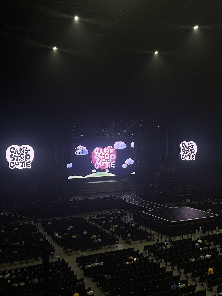 tsukafuri's tweet photo. きゅーすと
全国ツアーセミファイナル
ありがとうございました！
ふーりーのハイトーンかわいすぎて、明日ファイナル行けないのは残念やけど、朝イチ大阪戻って仕事頑張ります！！！
横で話しかけてくれた彩乃推しの高3生受験頑張って！！

#きゅーすと初全国ツアー 
#きゅーすと
#ふりたんふりむいて https://t.co/fMmnW52t7O
